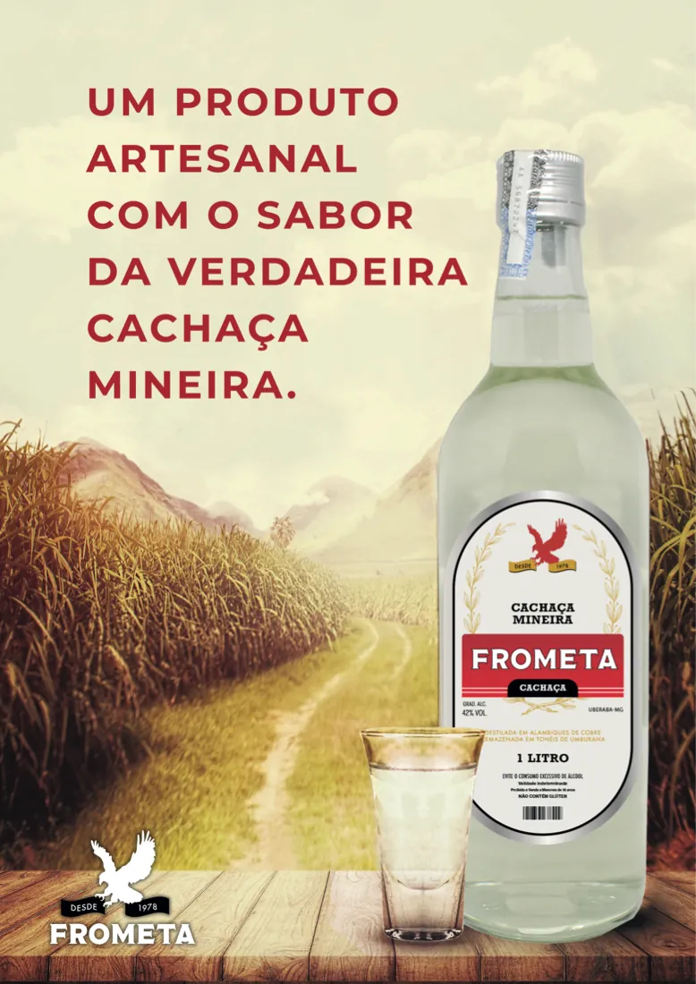 Cartaz da cachaça Frometa: garrafa e copo sobre uma mesa de madeira diante de um canavial