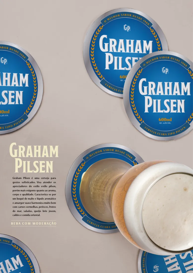Cartaz da Graham Pilsen visto de cima: bolachas de chope e um copo de cerveja
