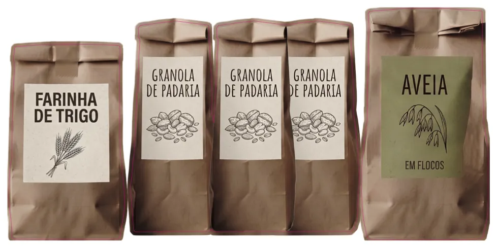 Fileira de sacos de papel kraft com rótulos de farinha de trigo, granola e aveia